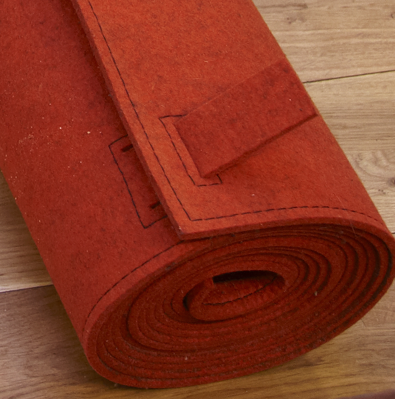 Filt sæde udrullet på trappe